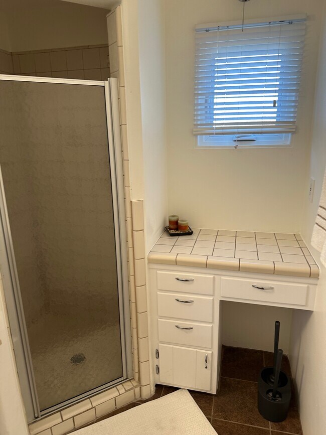 Building Photo - 4030 Haines St