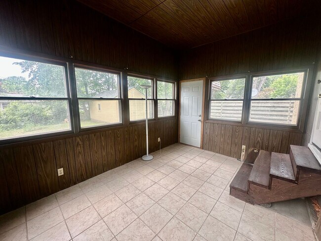 Building Photo - Charming 3 Bedroom Single Family Home Available Now!!