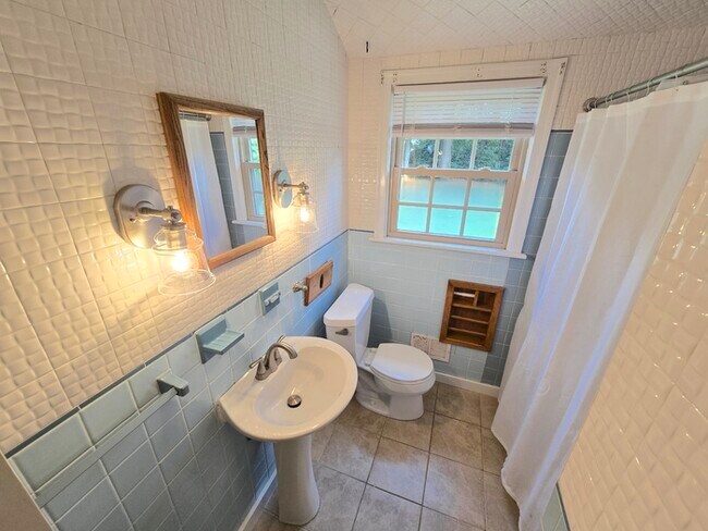 Building Photo - Charming 4-Bedroom Brick Ranch in Virginia Beach!