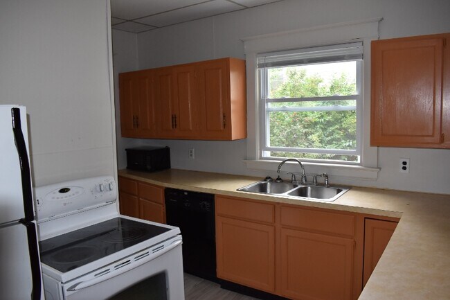 Building Photo - 1016 S University Ave