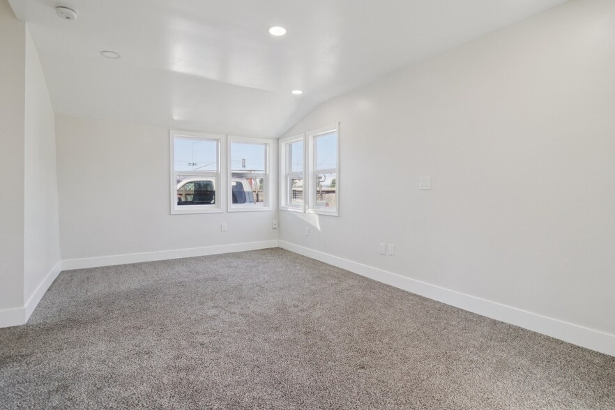 Building Photo - 30 Bloomfield Rd