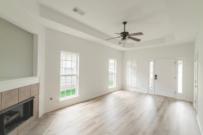 Building Photo - 9703 Full Moon Cir