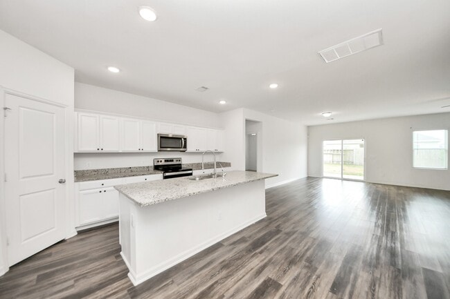 Building Photo - 2056 Spindletree Ln