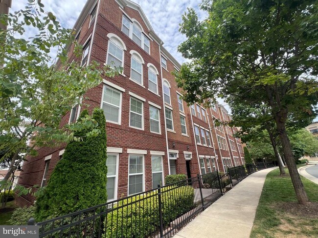 Building Photo - 3048 Rittenhouse Cir