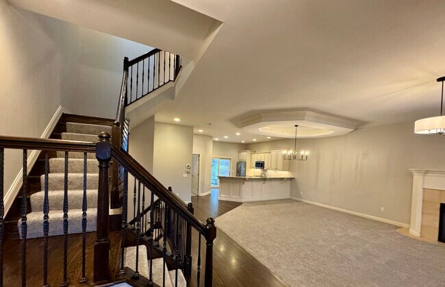 Building Photo - 512 S Grand Ave