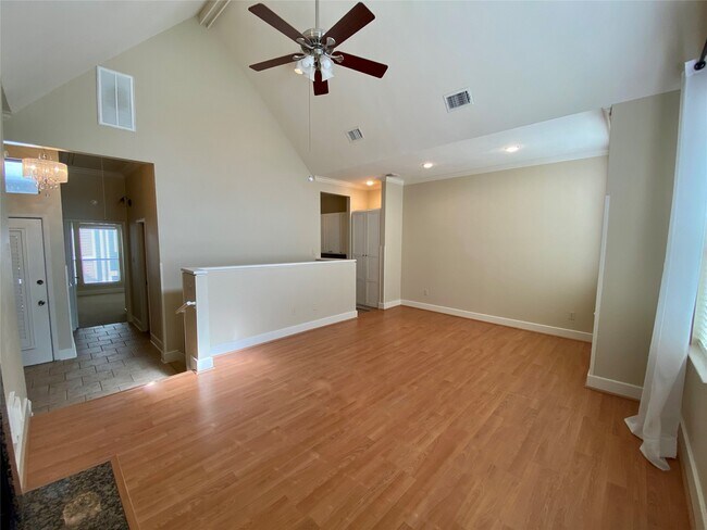 Building Photo - 735 Arlington St