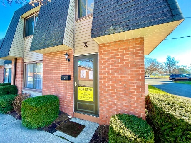 Building Photo - 3 Bed-1.5 Bath Condo In Avon Lake