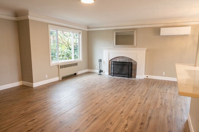 Building Photo - 4Bd/2.5Ba Seattle House