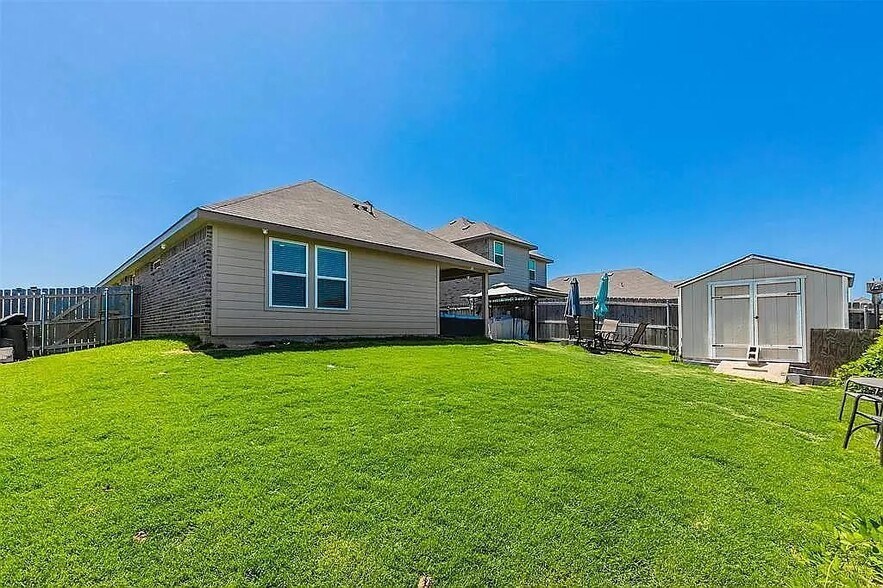 Building Photo - 1602 Blue Jay Dr