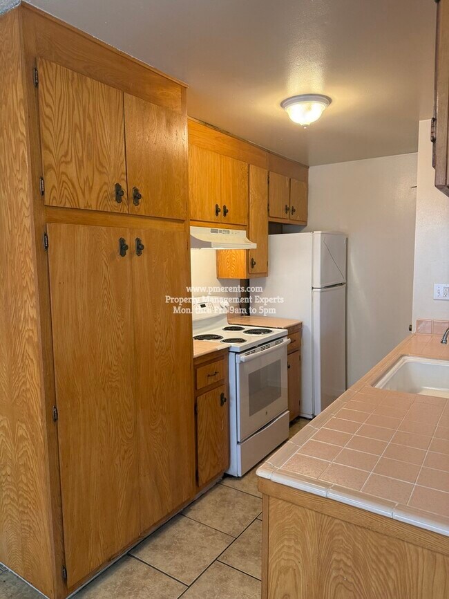 Building Photo - 1331 Pinetree Dr