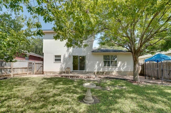 Building Photo - 17202 Ardisia Dr