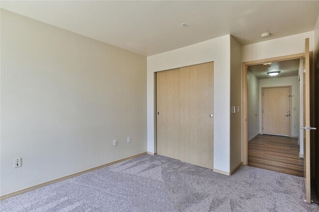 Building Photo - Cozy & Bright 2BD/2BTH Condo for Lease in ...