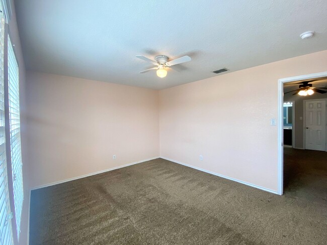 Building Photo - $300 OFF 1ST MONTH RENT IF YOU MOVE IN WIT...