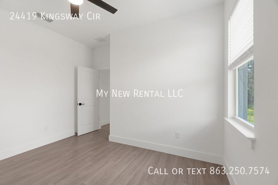 Building Photo - 24419 SW Kingsway Cir