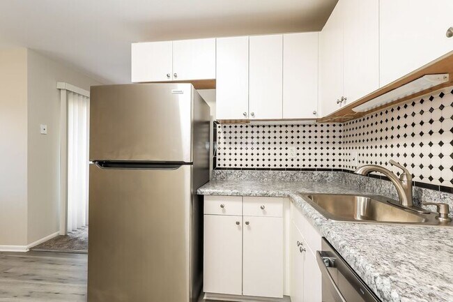 Building Photo - 25 Kings Ct