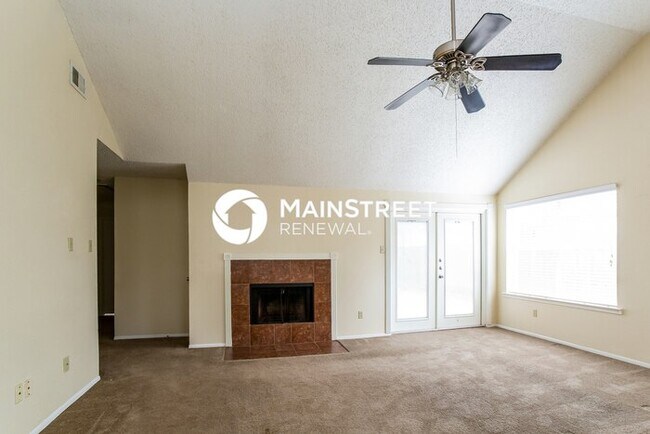 Building Photo - 3 Bedroom Pet-Friendly Home in Houston, TX with Main Street Renewal