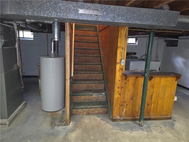 Building Photo - 379 Hollybrook Rd