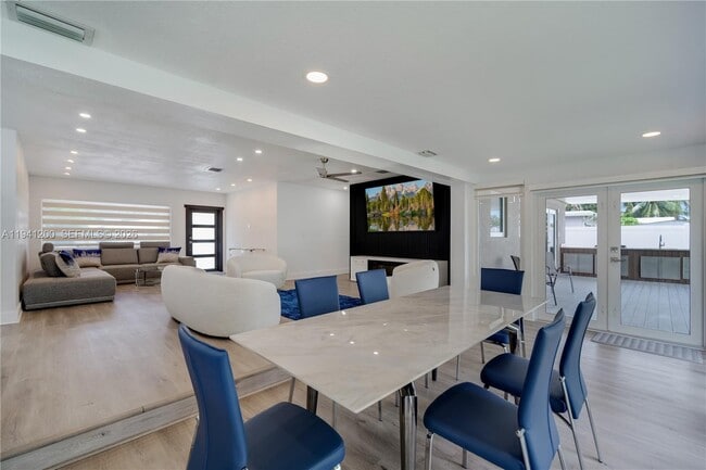 Building Photo - 1931 SW 22nd Ave