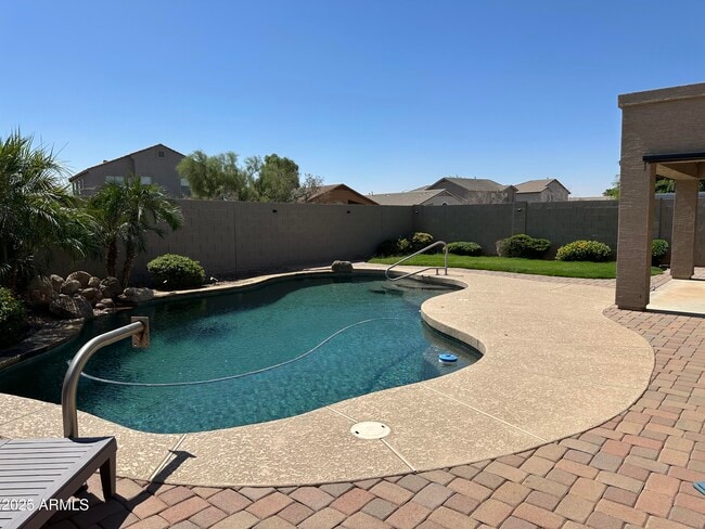 Building Photo - 1383 E Kingman Pl