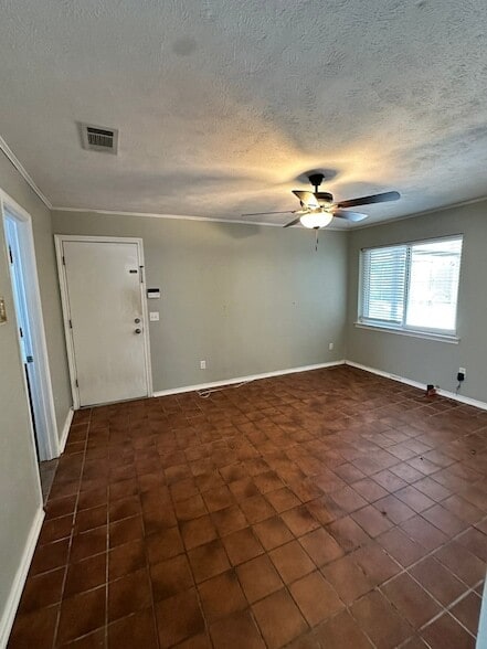 Building Photo - 502 Spring Willow Dr