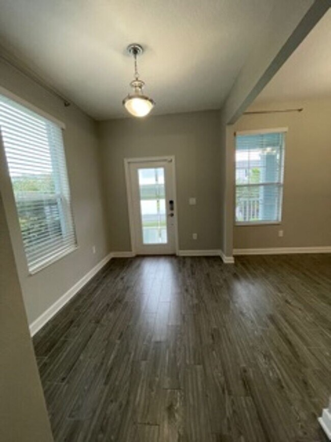 Building Photo - STOREY PARK - 3BR/2.5BA TWO STORY HOME