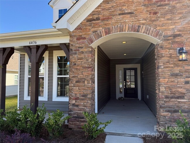 Building Photo - 6436 Fairfax Ct