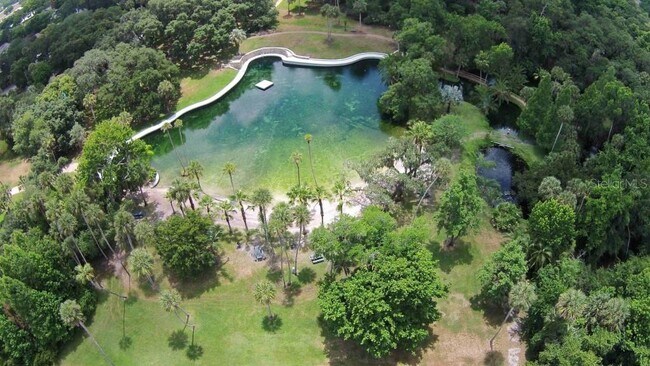 Building Photo - 205 Fairway Dr.