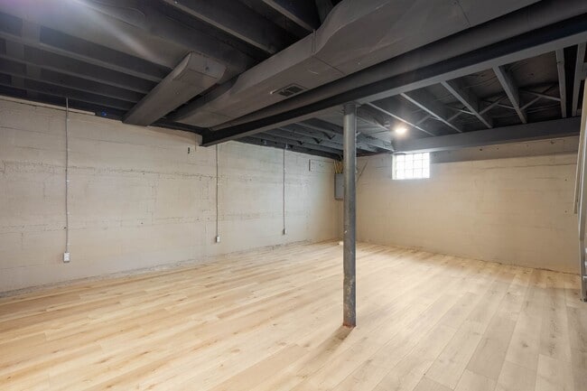 Building Photo - Don’t miss this! Beautifully RENOVATED 3 bedroom in Stowe!!