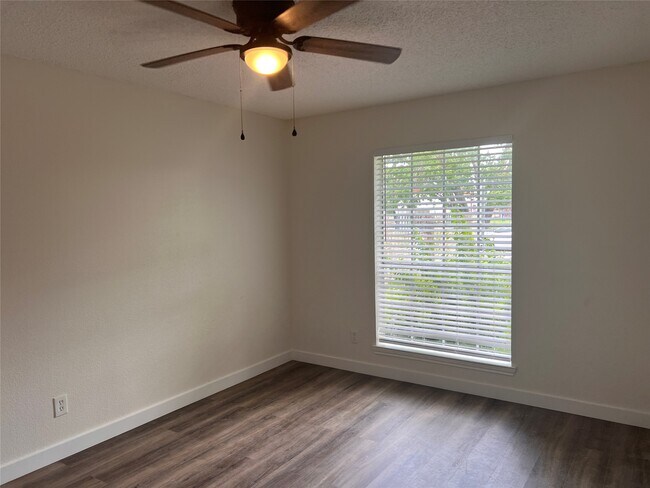 Building Photo - 12418 A Bar Dr