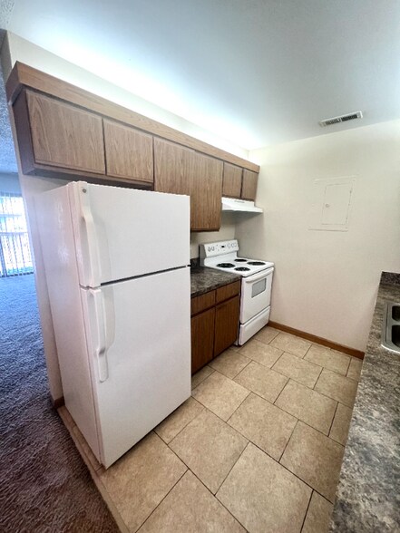Building Photo - 5120 Emerald Dr