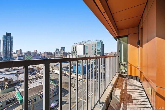 Building Photo - 225 E 138th St