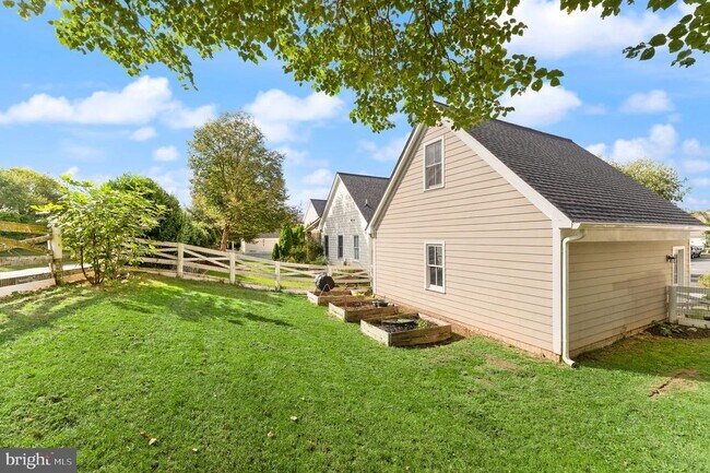 Building Photo - 708 Irvine Bank Ln