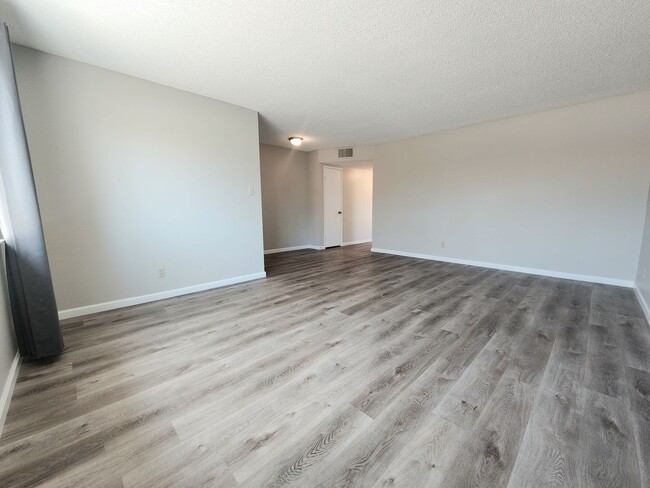 Building Photo - 4 Bedroom Two-Story Home with Downstairs Primary Bedroom & Fireplace
