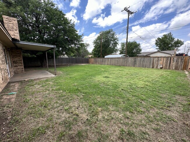 Building Photo - Spacious 3/2 in Central Lubbock!