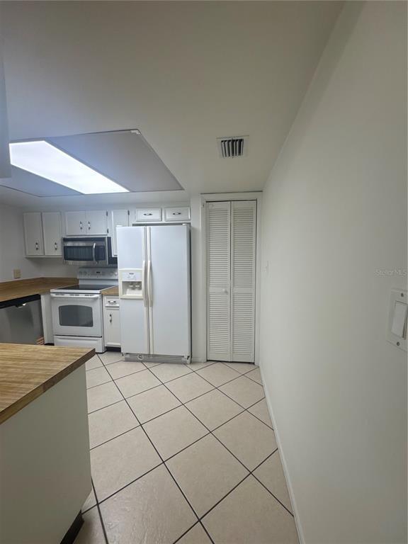 Building Photo - 2329 Pine Tree Ct