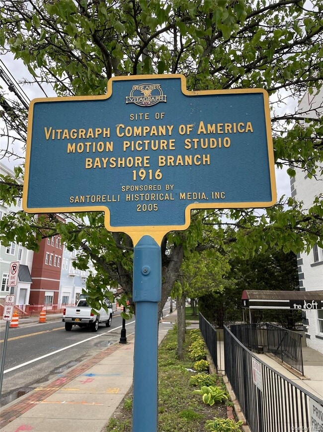 Building Photo - 94 4th Ave