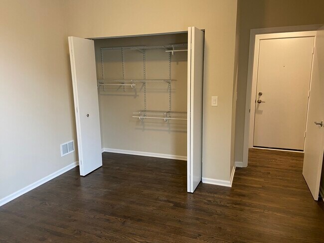 Building Photo - 1837 W North Ave