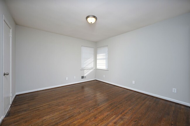 Building Photo - Newly renovated, spacious and versatile house waiting to be a home!