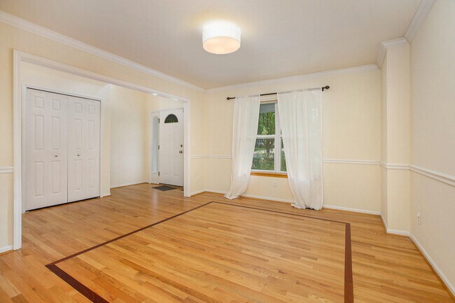 Building Photo - 339 Hunters Trail