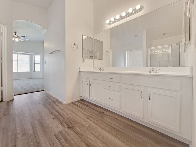 Building Photo - Excellent neighborhood in Goodyear!