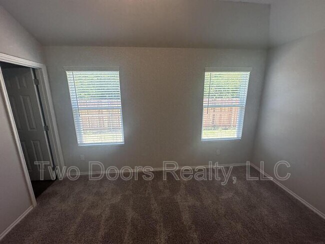 Building Photo - 1015 Ichabod Cir