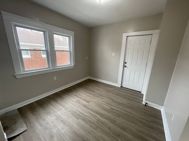 Building Photo - Section 8 & EDEN Accepted – Move-In Ready Comfort for Your Next Chapter in Cleveland!