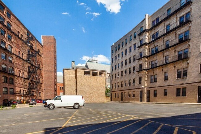 Building Photo - 1111 Boylston St