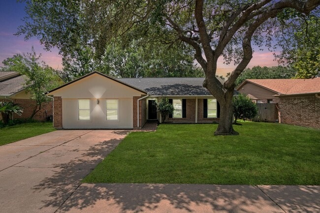 Building Photo - 2523 Village Oak Dr.