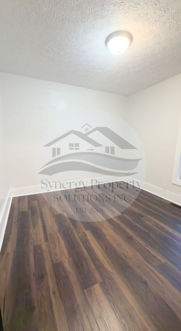 Building Photo - Large Home Available Now