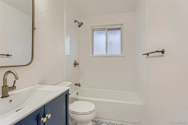 Building Photo - 4090 W Wagon Trail Dr