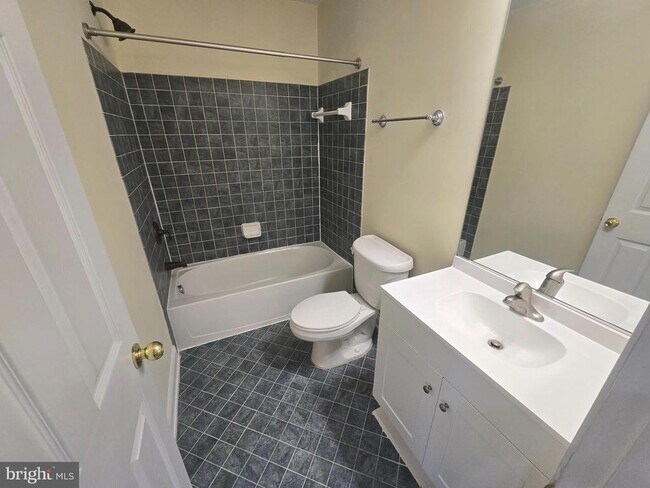 Building Photo - 116 Douglas Dr