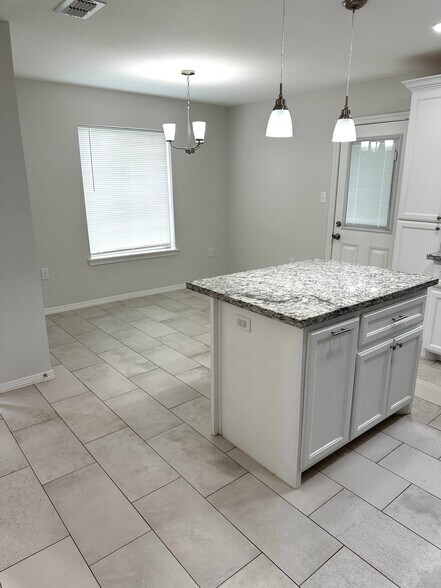 Building Photo - 308 Uva Ln