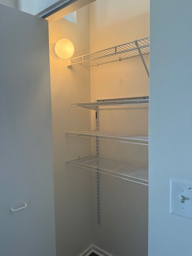 Building Photo - Modern Loft Living in University Village w...