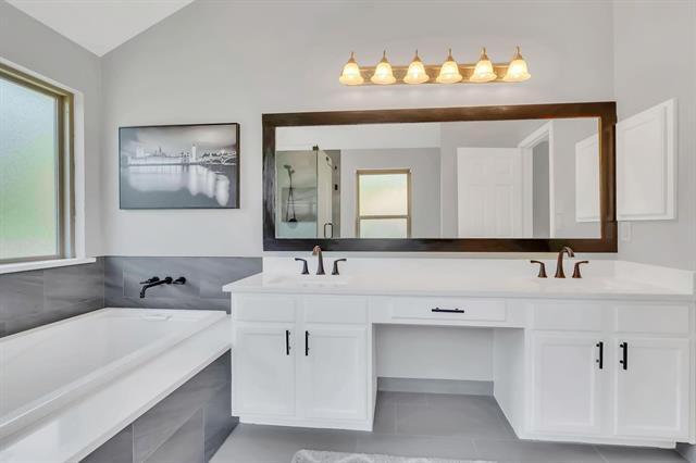 Building Photo - 2100 Acorn Bend